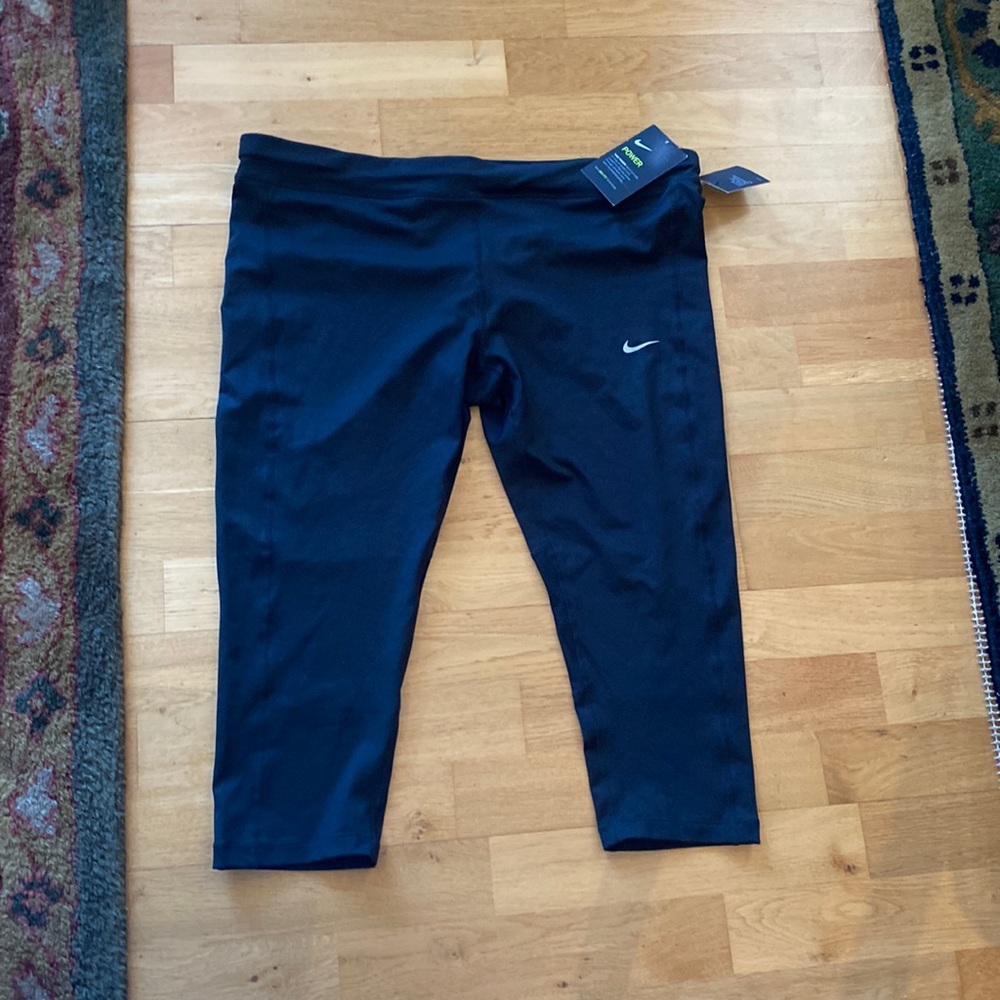 Nike black essential crop running leggings size 1X NWT